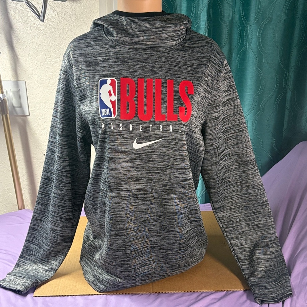Nike Gray Marled Bulls NBA Pullover Hoodie with Red Logo